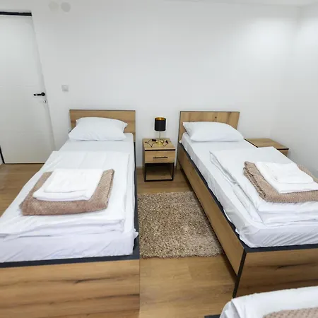 Bakina Kuca アパート ピロト