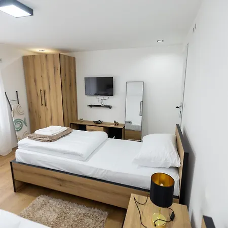 Bakina Kuca アパート ピロト